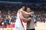 媒体人：徐昕焦泊乔生涯轨迹在夏天发生戏剧性的交替 心疼焦泊乔