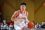 状态全无！贺希宁半场6投仅1中拿2分 三分3中0